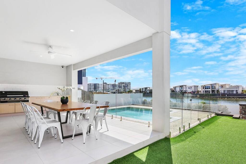 Canal Bliss 4br Waterfront Hope Island Apartment *